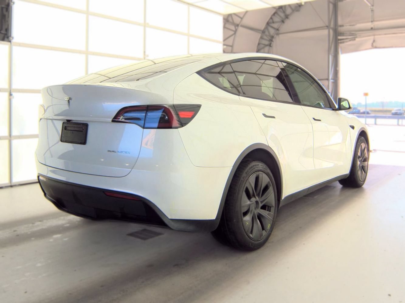 Used 2024 Tesla Model Y Long Range AWD/4WD image 5