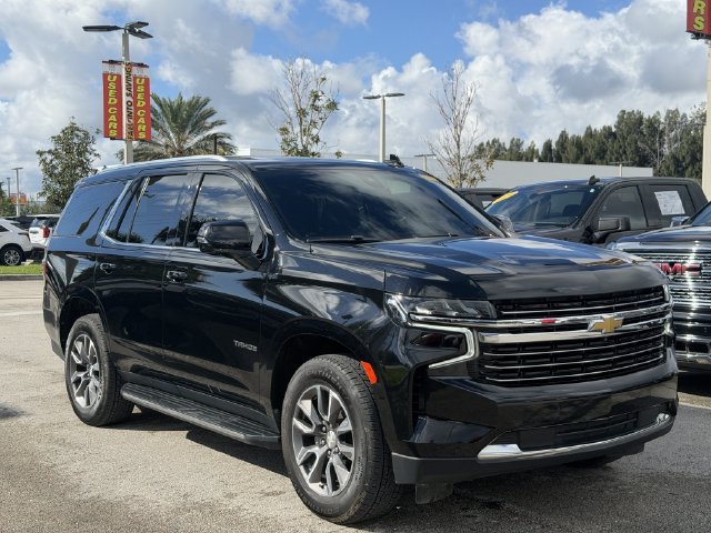 Used 2022 Chevrolet Tahoe LT w/ Luxury Package AWD/4WD image 2