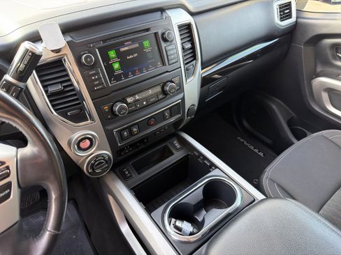 Used 2019 Nissan Titan SV w/ SV Convenience Package image 20