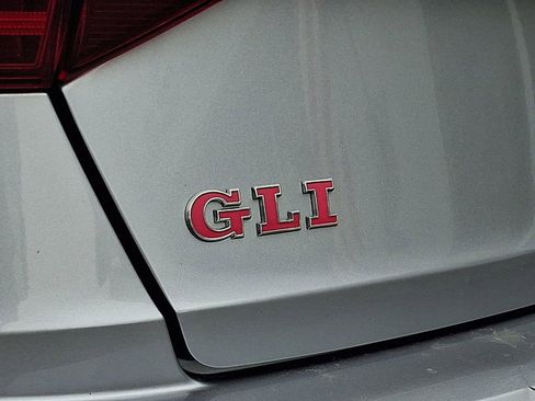 Used 2020 Volkswagen Jetta GLI image 31