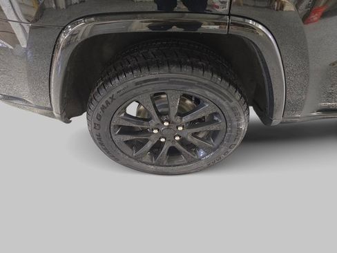 Used 2018 Jeep Grand Cherokee Altitude image 36