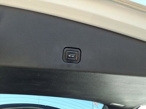 Certified 2021 Cadillac XT6 Premium Luxury image 16