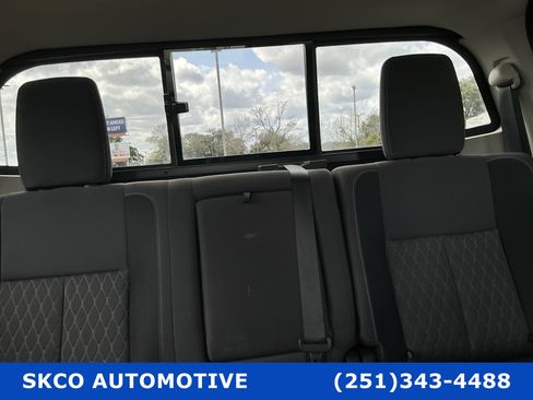 Used 2022 Nissan Titan SV image 27
