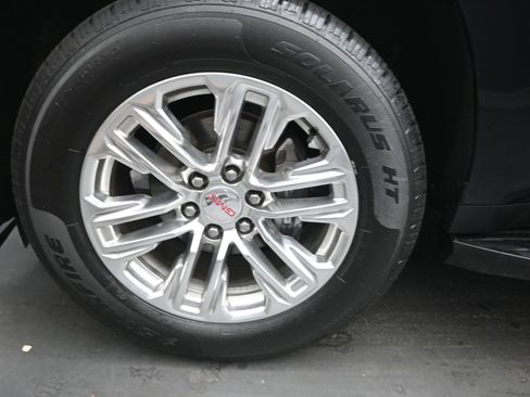 Used 2021 GMC Yukon XL SLT image 9