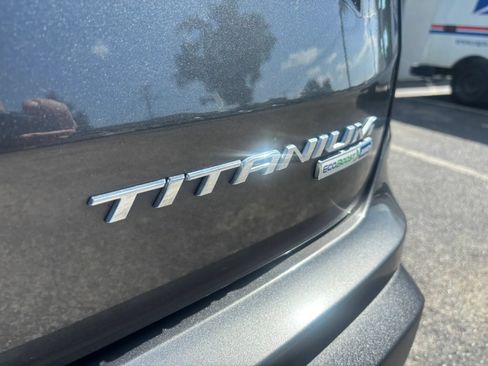 Used 2019 Ford Edge Titanium w/ Equipment Group 301A AWD/4WD image 12