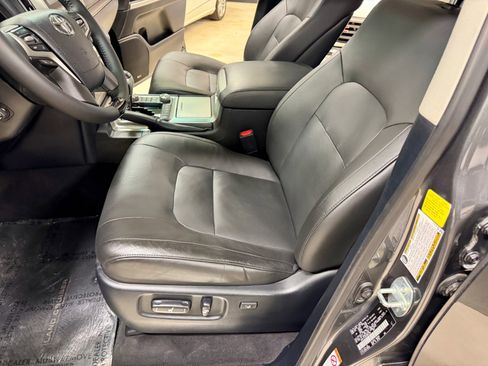 Used 2019 Toyota Land Cruiser image 19