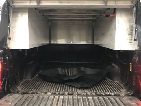 Used 2018 Chevrolet Silverado 1500 LT w/ All Star Edition image 32