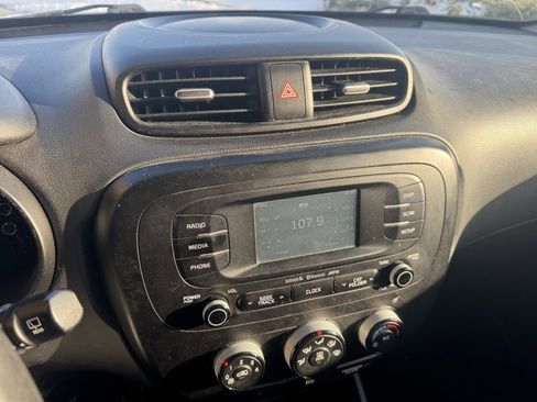 Used 2016 Kia Soul Base w/ Convenience Package image 10