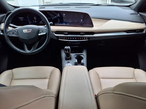 Used 2025 Cadillac XT4 Premium Luxury FWD image 11