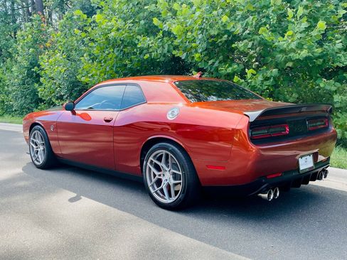 Used 2022 Dodge Challenger SRT Hellcat w/ Plus Package RWD image 10