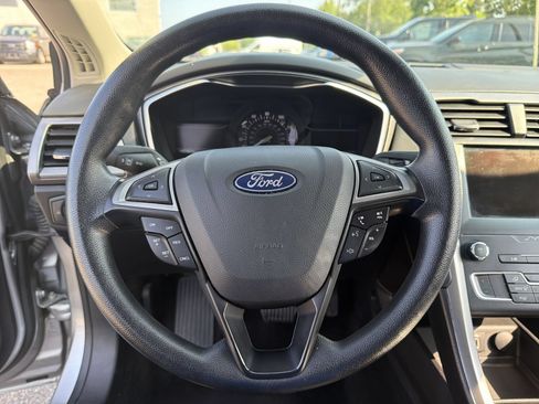 Used 2020 Ford Fusion SE FWD image 21