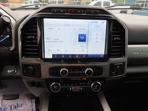 Used 2022 Ford F250 Lariat w/ Black Appearance Package image 39