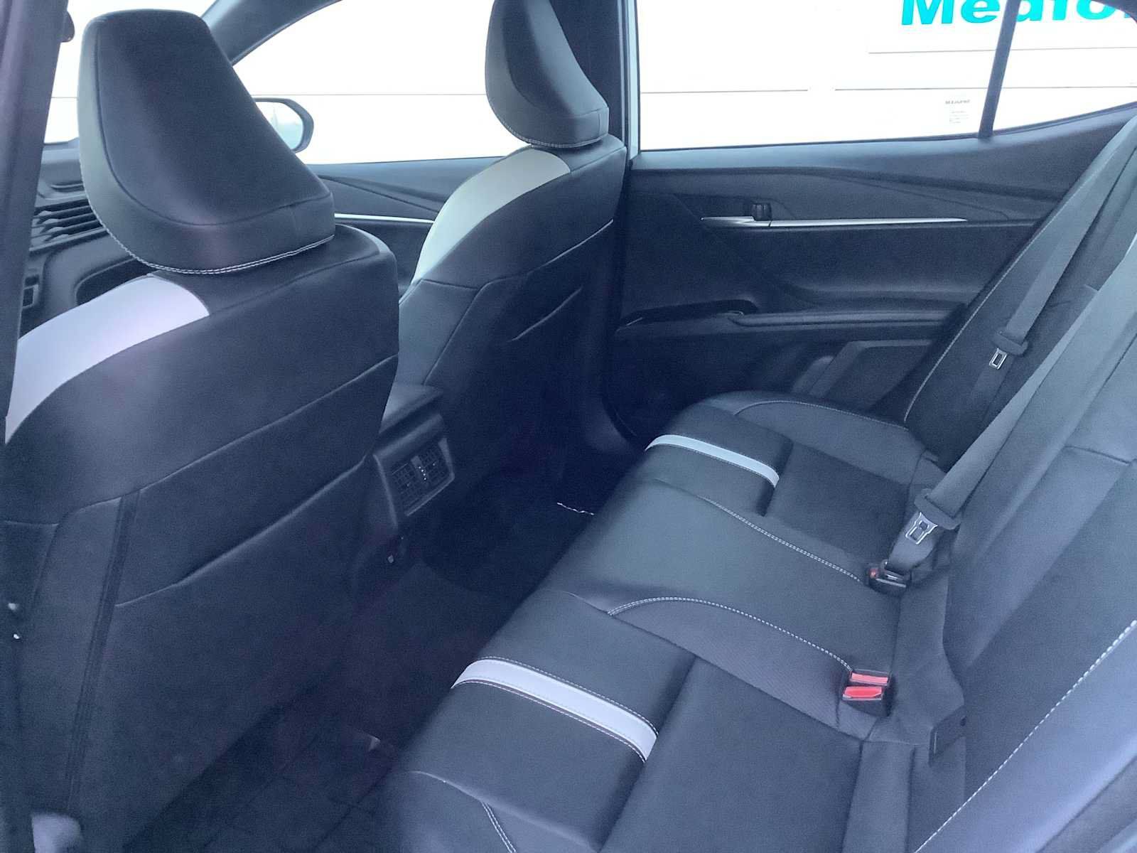 Used 2025 Toyota Camry SE FWD image 12