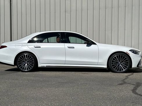 Used 2024 Mercedes-Benz S 580 4MATIC Sedan image 3