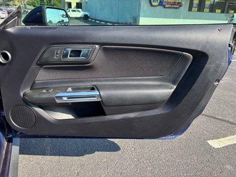 Used 2019 Ford Mustang Coupe RWD image 19