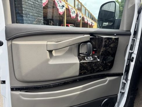 Used 2022 Chevrolet Express 2500 w/ Enhanced Convenience Package image 22