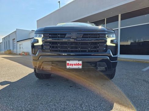Used 2023 Chevrolet Silverado 1500 RST w/ Z71 Off-Road Package AWD/4WD image 4