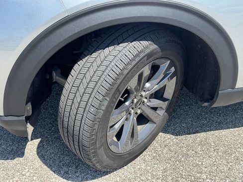 Used 2024 Ford Explorer XLT w/ Equipment Group 202A AWD/4WD image 43
