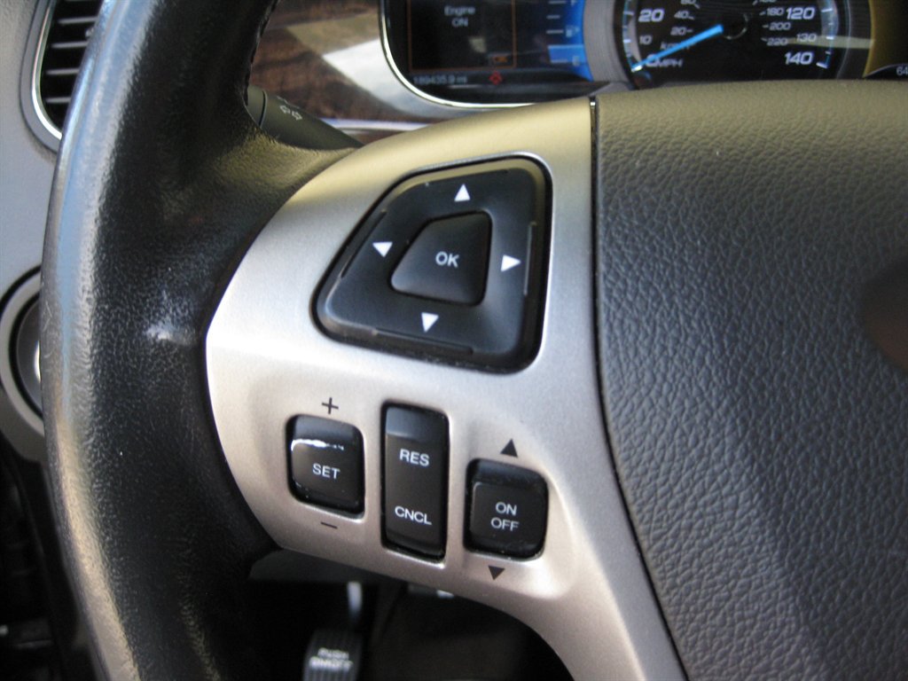 Used 2015 Ford Taurus Limited FWD image 14