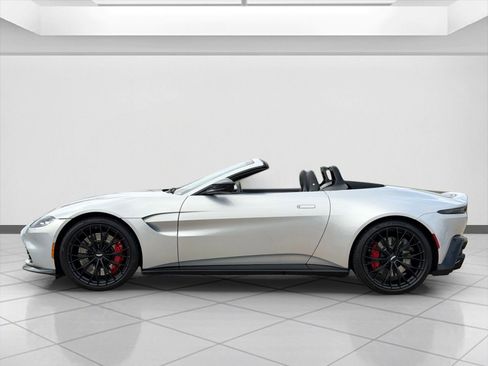 Used 2022 Aston Martin V8 Vantage Roadster image 8