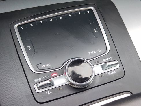 Used 2018 Audi SQ5 Premium Plus w/ Navigation Package image 25