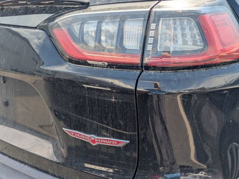 Used 2019 Jeep Cherokee Trailhawk AWD/4WD image 7