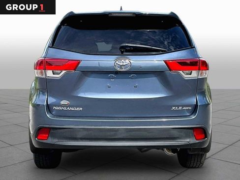 Used 2018 Toyota Highlander XLE w/ Carpet Mat Package (TMS) AWD/4WD image 5
