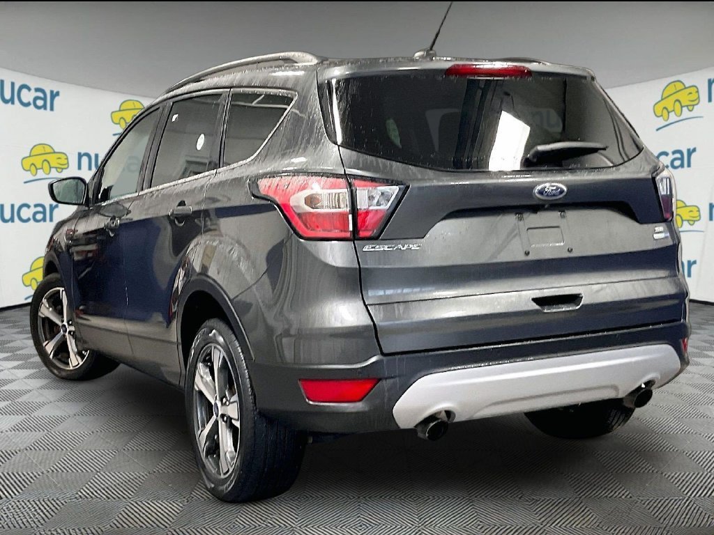 Used 2017 Ford Escape SE w/ SE Leather Comfort Package AWD/4WD image 4