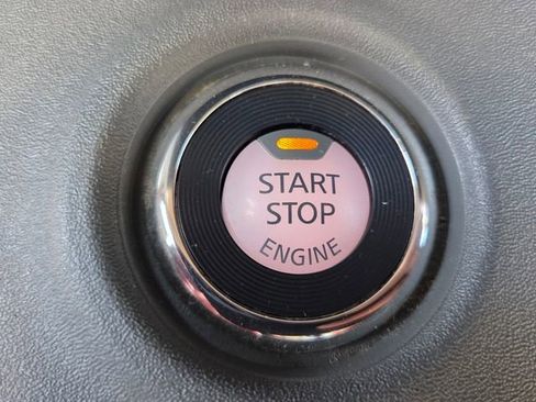 Used 2021 Nissan Frontier SV w/ Midnight Edition Floor Mats image 28