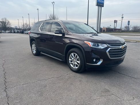 Used 2020 Chevrolet Traverse LT image 2