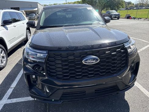 Used 2025 Ford Explorer ST-Line w/ Premium Package image 3