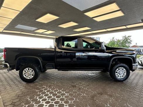 Used 2024 Chevrolet Silverado 2500 LT w/ Convenience Package AWD/4WD image 4