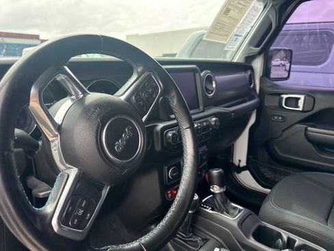 Used 2022 Jeep Wrangler Unlimited Rubicon 4xe AWD/4WD image 9