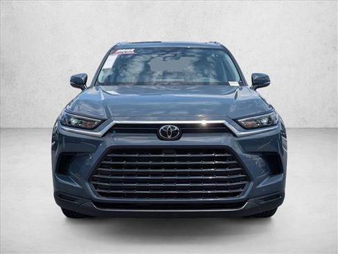 Used 2025 Toyota Grand Highlander FWD image 2