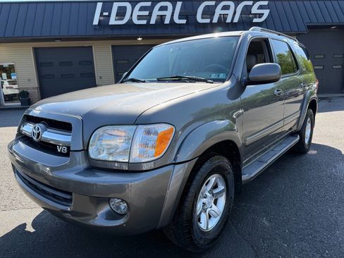 Used 2005 Toyota Sequoia SR5 AWD/4WD image 1