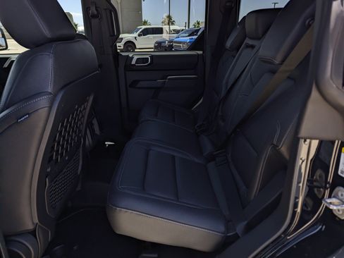 New 2026 Ford Bronco Badlands w/ Sasquatch Package AWD/4WD image 8