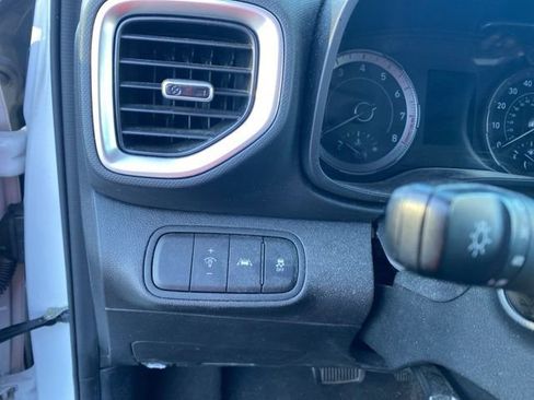 Used 2021 Hyundai Venue SE FWD image 17