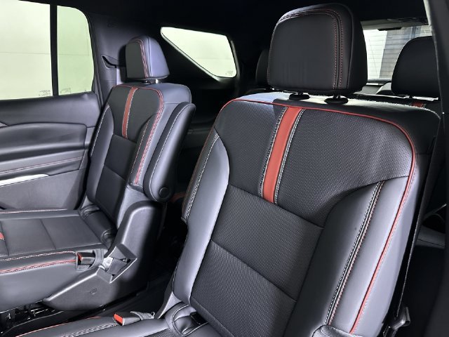 New 2027 Chevrolet Traverse RS w/ LPO, Floor Liner Package FWD image 27