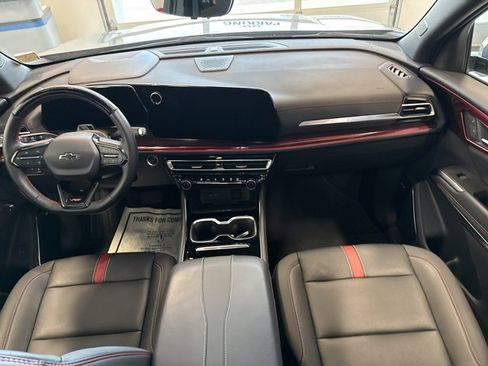 Used 2024 Chevrolet Traverse RS image 24