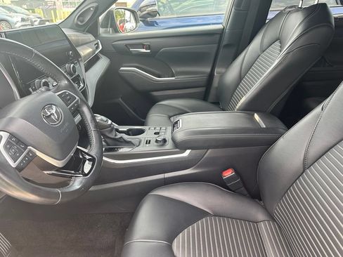 Used 2024 Toyota Highlander XSE AWD/4WD image 6