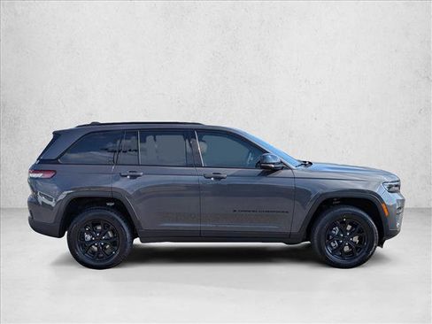 New 2025 Jeep Grand Cherokee Altitude RWD image 4