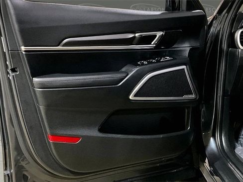 Used 2024 Kia Telluride S image 11