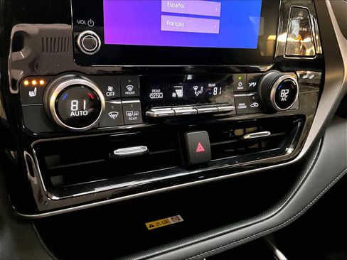 Used 2023 Toyota Highlander XLE image 27