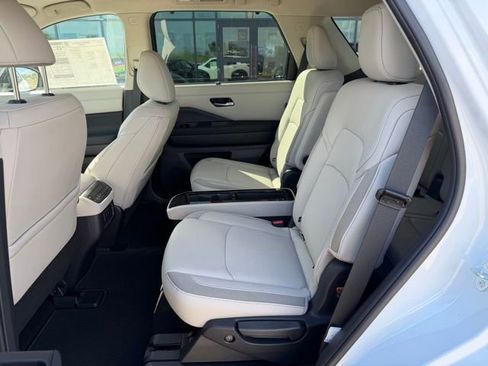 New 2026 Nissan Pathfinder SL image 14