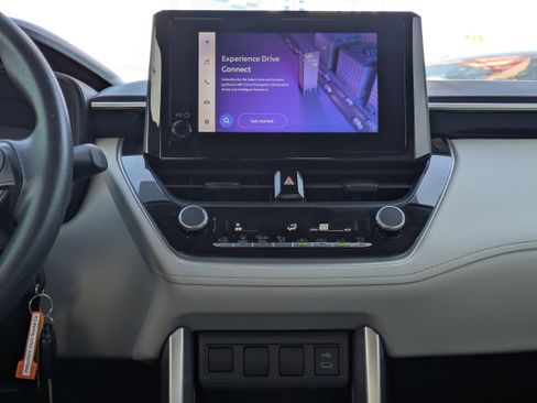 Used 2023 Toyota Corolla Cross L image 5