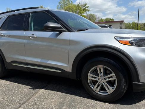 Used 2022 Ford Explorer XLT AWD/4WD image 12