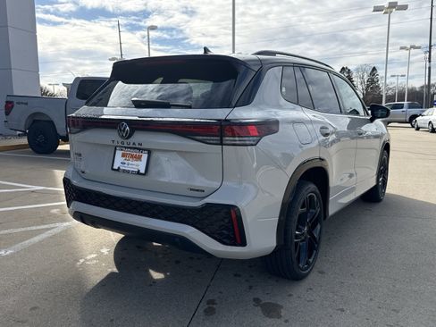 New 2026 Volkswagen Tiguan SE R-Line image 4