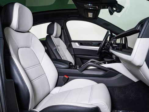 Certified 2026 Porsche Cayenne Coupe AWD/4WD image 15