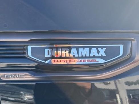 Used 2024 GMC Sierra 1500 AT4X image 9