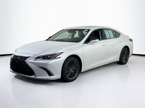Used 2024 Lexus ES 300h image 1